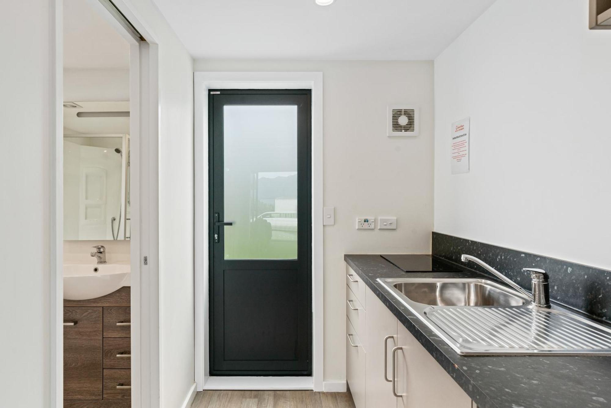 Queenstown Motel Apartments (Adults Only) Δωμάτιο φωτογραφία
